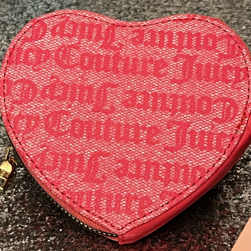 ❌SOLD❌JUICY COUTURE WRISTLET HEART ZIP AROUND Authentic NEW WITH TAGS - Picture 4 of 5